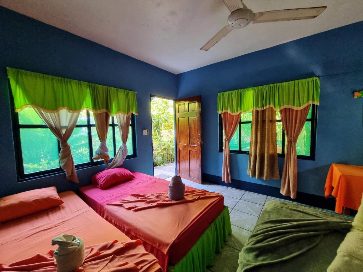 Cabinas Tortuguero Natural Hostel ภายนอก รูปภาพ