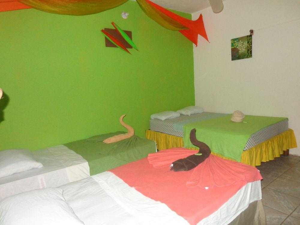 Cabinas Tortuguero Natural Hostel ภายนอก รูปภาพ