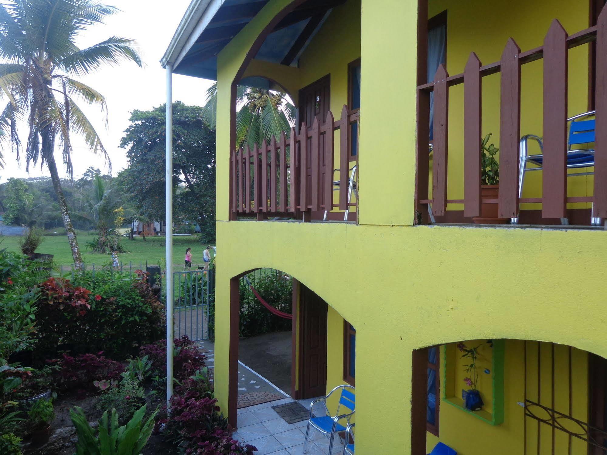 Cabinas Tortuguero Natural Hostel ภายนอก รูปภาพ