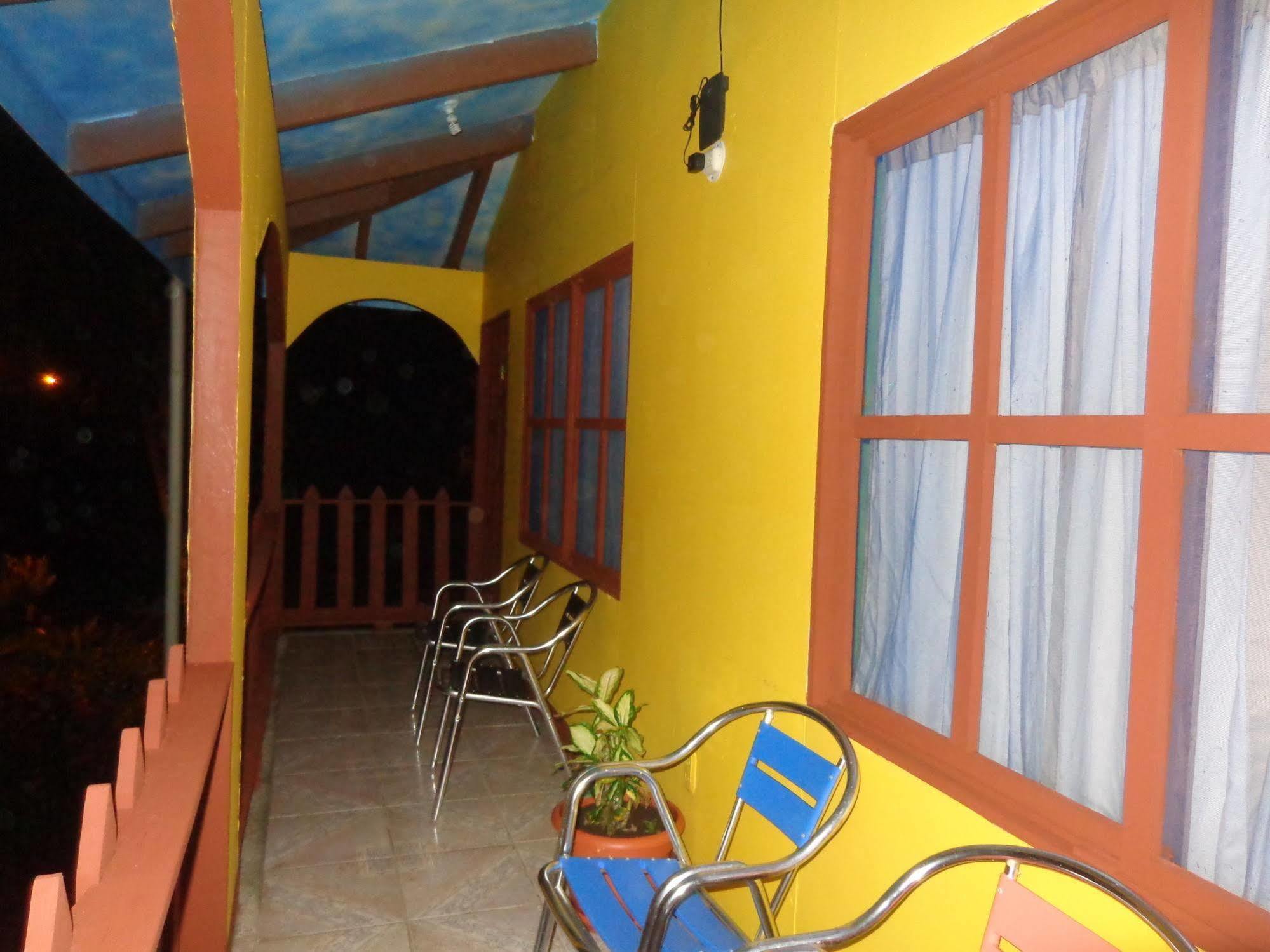 Cabinas Tortuguero Natural Hostel ภายนอก รูปภาพ