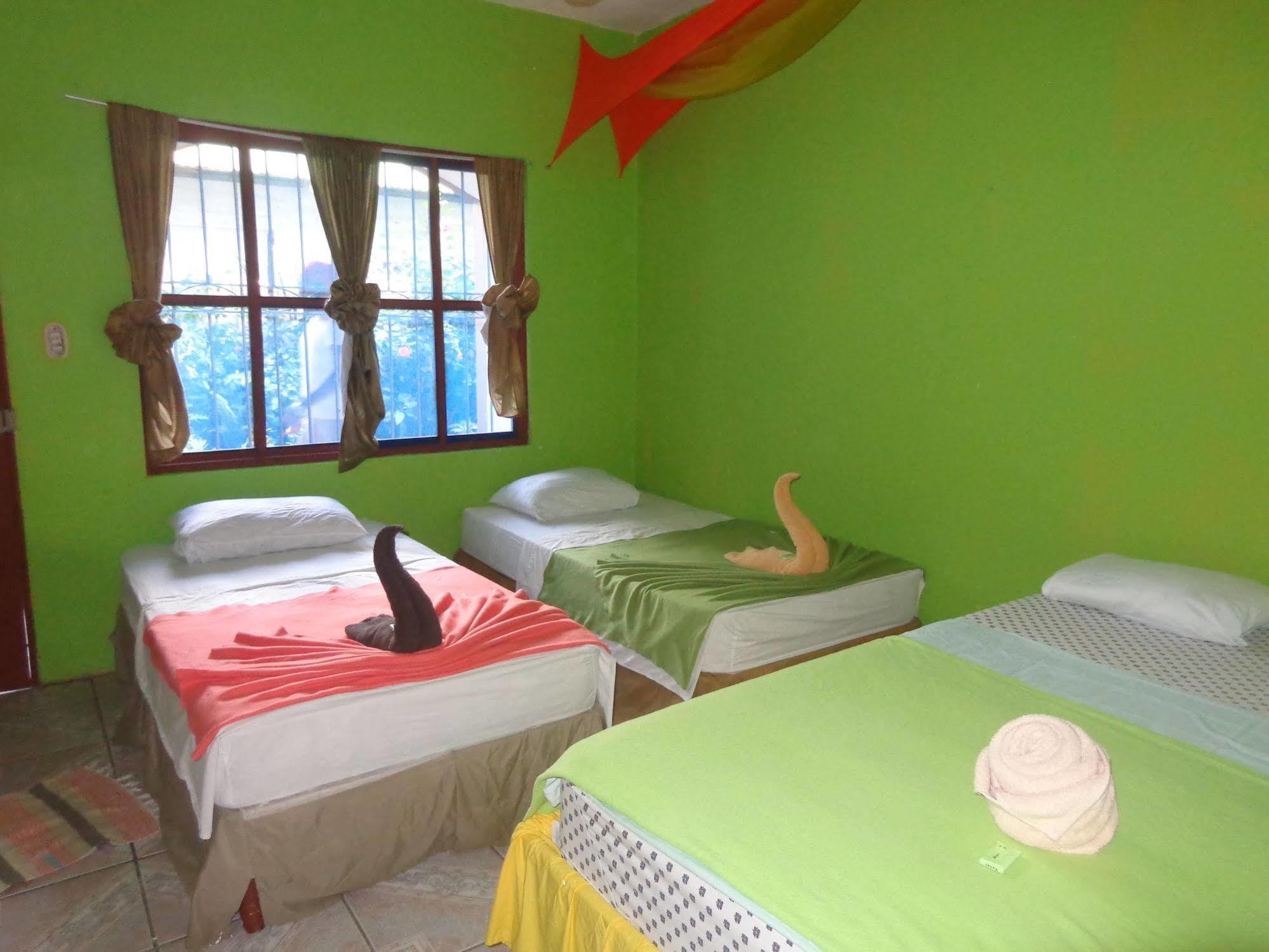 Cabinas Tortuguero Natural Hostel ภายนอก รูปภาพ