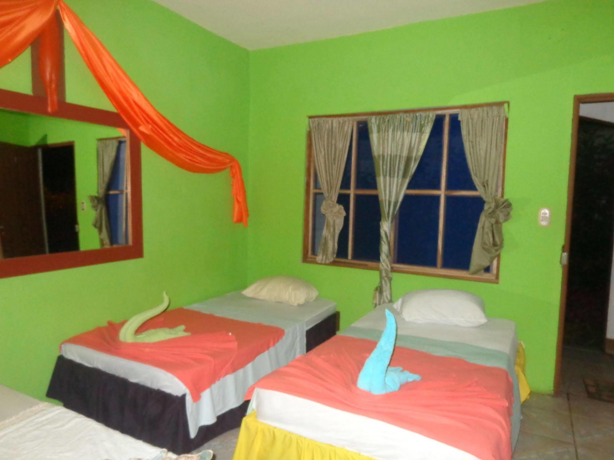 Cabinas Tortuguero Natural Hostel ภายนอก รูปภาพ