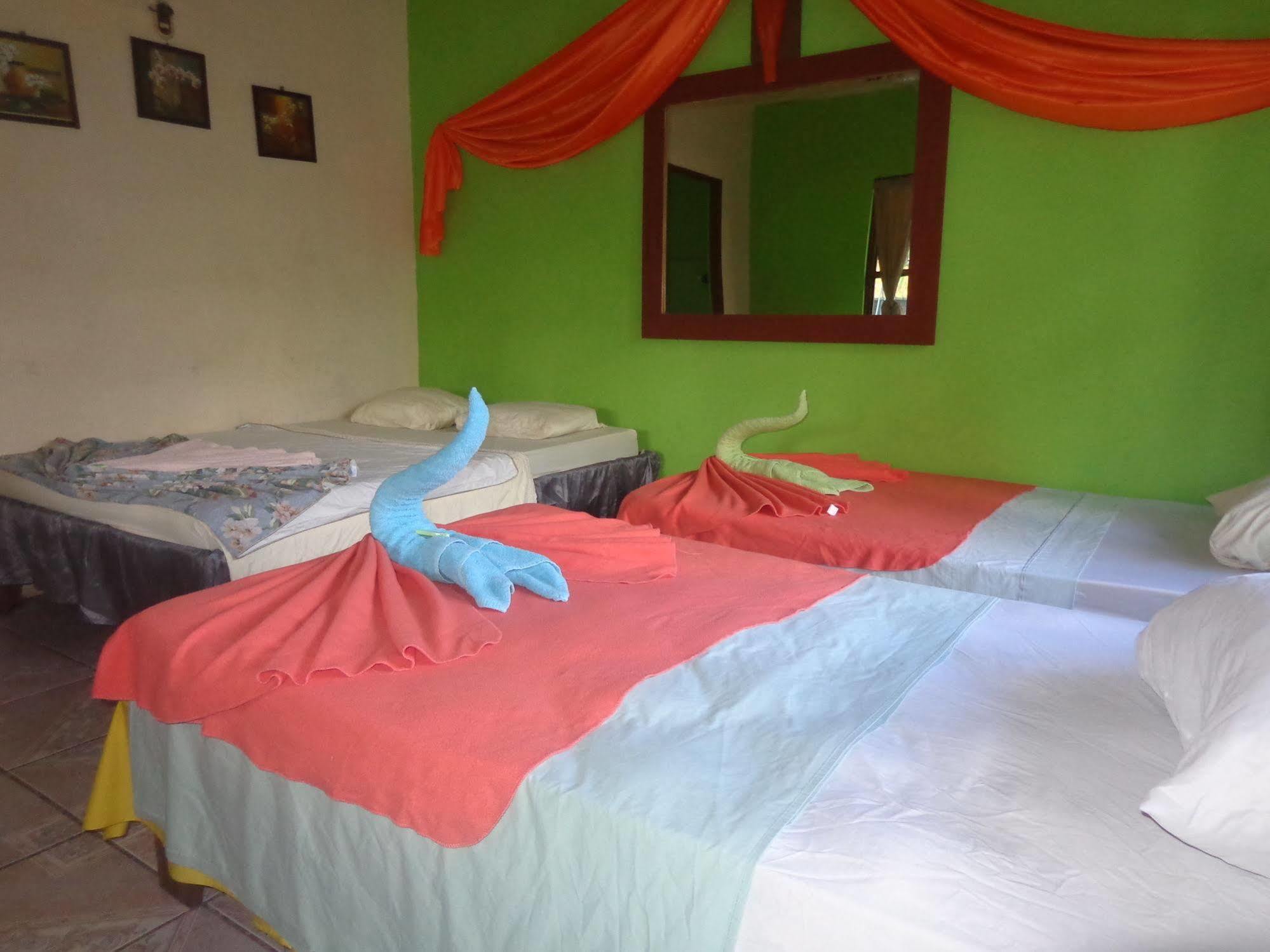 Cabinas Tortuguero Natural Hostel ภายนอก รูปภาพ