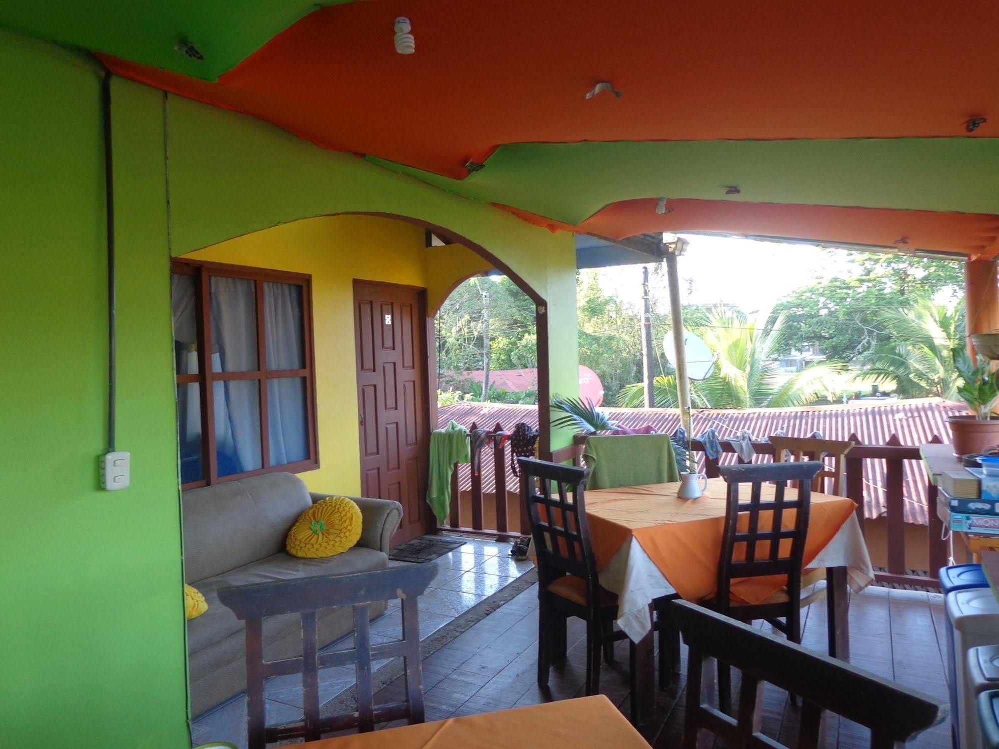 Cabinas Tortuguero Natural Hostel ภายนอก รูปภาพ